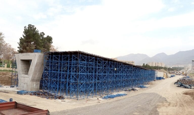 داربست بندی عظیم پروژه پل بلوار موذن