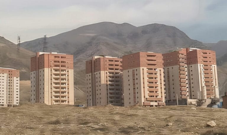 ۴۴۰ واحد آپارتمان مسکونی در پرند